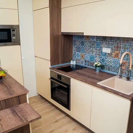 Luxury Apartment *